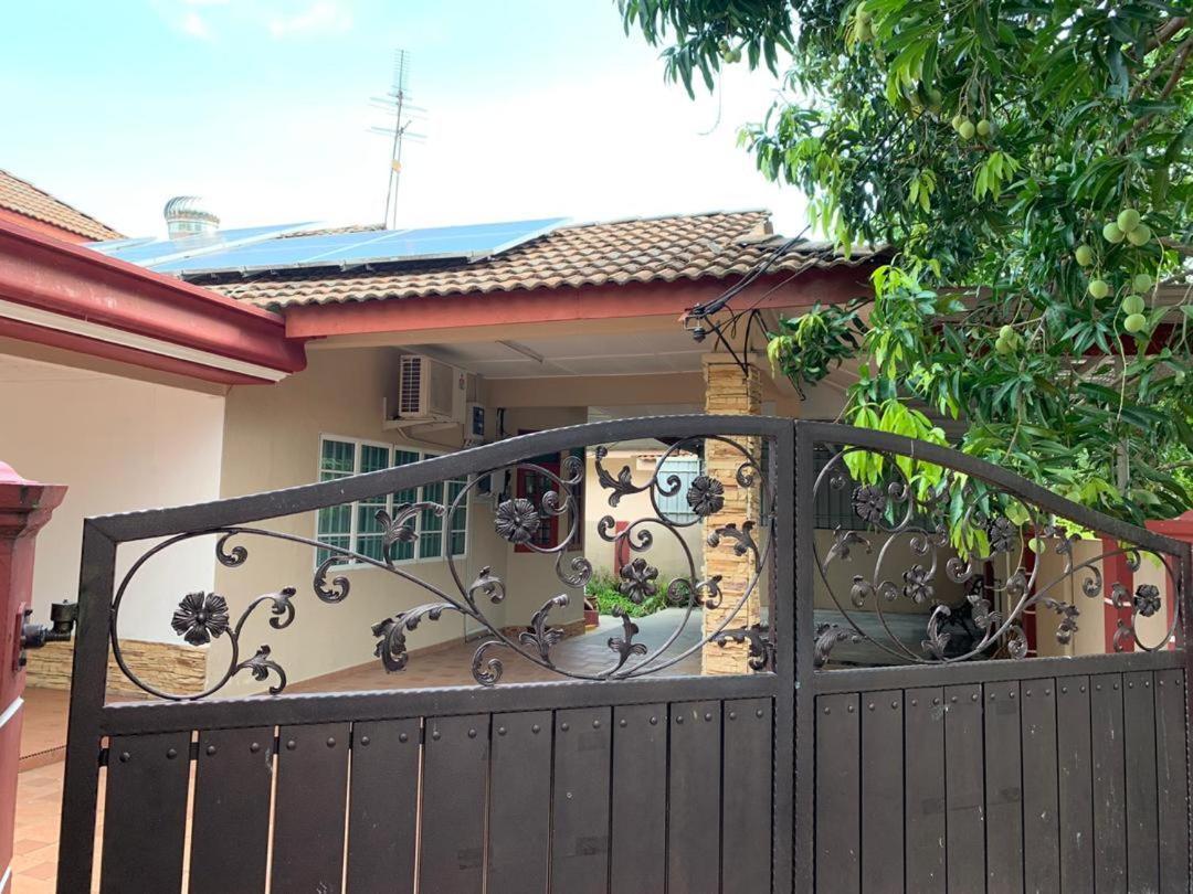 Villa CtZee Malacca Esterno foto